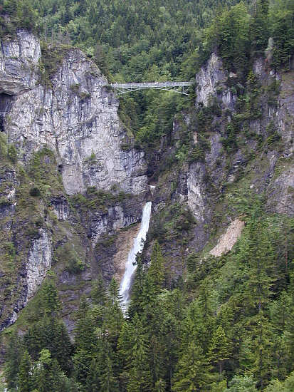 Die Marienbrücke über dem Wasserfall der Pöllat 