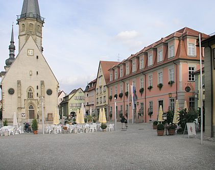 Weikersheim, Marktplatz mit Stadtkirche