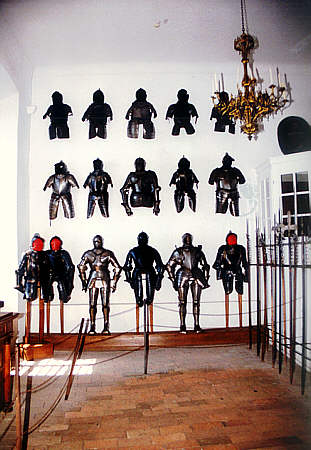Meersburg, Altes Schloss, Turnierrüstungen des 15. und 16. Jahrhunderts