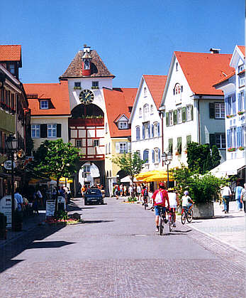 Meersburg, Unterstadt: Vorderes Seetor in Richtung Überlingen mit Marktplatz 