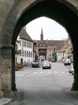 Rosheim, Blick vom einen Stadttor zum anderen