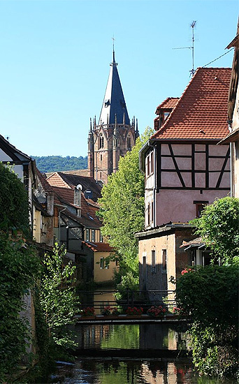 Wissembourg mit dem Turm von St. Peter und Paul. Foto: Wikpedia/Wernain S