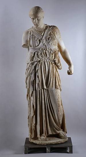 Statue der Athena mit „Kreuzbandaegis“