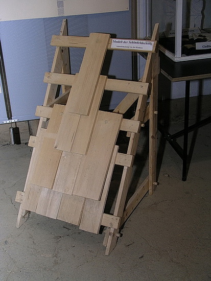 Modell der Deckung eines Dachs mit Schindeln