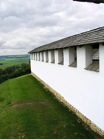 Lehmziegelmauer im Freilichtmuseum Heuneburg