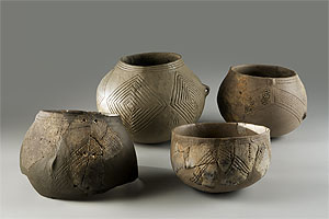 Keramikgefäße aus der jungsteinzeitlichen Siedlung Köln-Lindenthal.