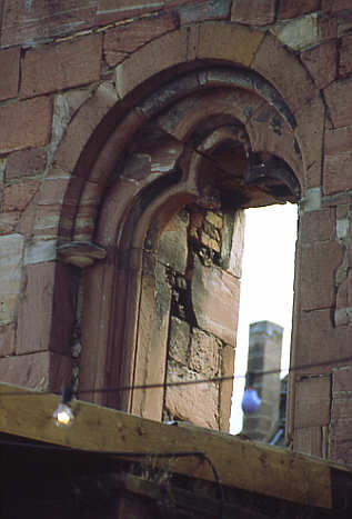 Romanisches Kleeblattfenster des Palatiums