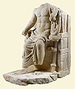 Kalksteinstatuette des römischen Gottes Apollo aus Bonn, 2. Jh. n. Chr., LVR-LandesMuseum Bonn. Foto: J. Vogel, LVR-LandesMuseum Bonn.