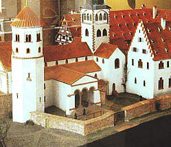 Modell der Klosterkirche mit dem Südportal