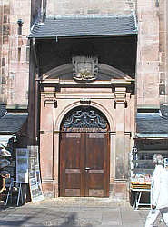 Portal an der Heiliggeistkirche mit dem Wappen des Kurfürsten Johann Wilhelm