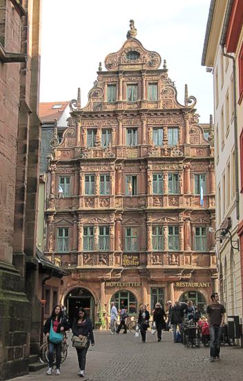 Das Haus zum Ritter mit seiner prächtigen Renaissancefassade