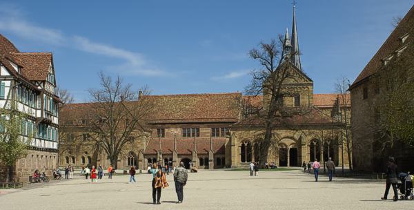 Klosterkirche mit Paradies und Arkadengang 