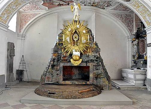 Das Heilige Grab im Zustand cdes Grndonnerstags: Die Grabnische ist leer.