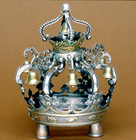 Krone. Hamburg (Deutschland). 1782. Silber, teilweise vergoldet, getrieben, gegossen, punziert, H 23.5, Ø 17.5 cm. Familiensammlung Gross 