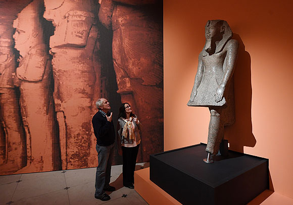 Kolossalstatue Ramses II. als Beter. Foto © Bad. Landesmuseum/ Uli Deck