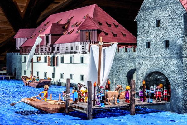 Die Playmobil-Geschichten erzählen von der festlichen Ankunft des Königs, zu Schiff von Überlingen her kommend, im Konstanzer Hafen