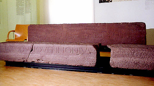 Sitzstufen aus dem römischen Theater von Ladenburg (Rhein-Neckar-Kreis)