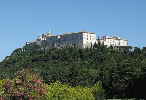 Kloster Montecassino, um 529 von Benedikt von Nursia gegründet, die Wiege des abendländischen coenobitären Mönchtums. Bild. Wikimedia Commons/Ludmila Pilecka