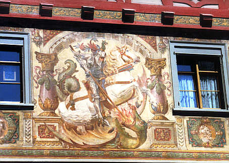 Fassadenmalerei am Rathaus: Stadtpatron St. Georg