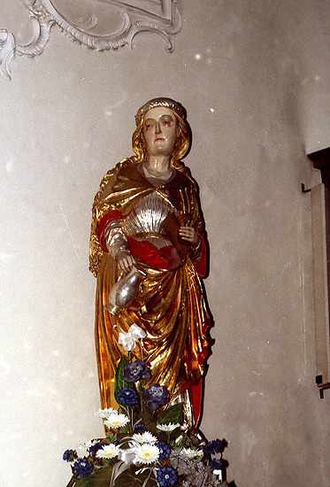 Verena-Statue mit den Attributen der Heiligen, Krug und Kamm 