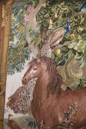 Pferd und Pfau. Detail aus der Tapisserie "Der Elefant"