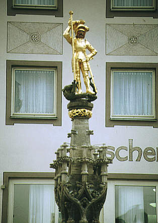 Münsterbrunnen mit Heiligem Georg