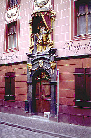 Rokokoportal am Großen Meierhof 