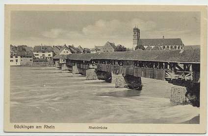 Die Holzbrücke vom Schweizer Ufer aus gesehen