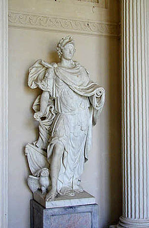 Minerva-Statue mit Eule