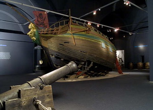 Schiffswrack mit Kanone