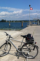 Fahrrad des Berichterstatters an der Schiffsanlagestelle in Ermatingen (TG) 