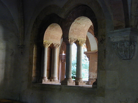 Fensteröffnungen vom Kapitelsaal auf dem Kreuzgang