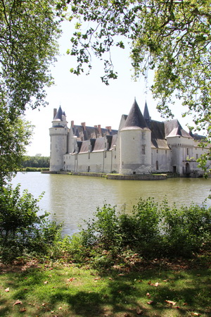 Schloss Plessis-Bourré, Ansicht über den Wassergraben von Osten
