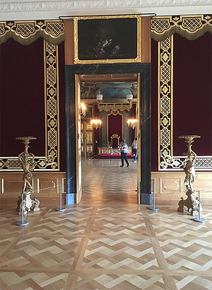 Dresden, Residenzschloss, Prinkappartement: Rekonstruierte Enfilade, im HIntergrund der Audienzsaal (Thronsaal)