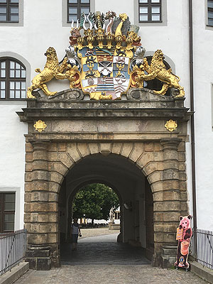 Schloss Hartenstein, Torgau: Zugangstor zum Schlosshof