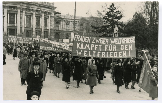 Foto aus dem Frauentagsalbum der SP-Frauen, 1948 |  Kreisky Archiv