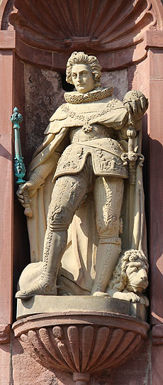 Schloss Heidelberg, Statue des Kurfürsten Friedrich V., des späteren Königs von Böhmen am Dicken Turm. Kopie 19. Jh., das Original steht im Ruprechtsbau