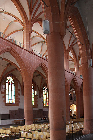 Heidelberg, Heiliggeistkirche. Die Emporen des Langhauses wurden ab 1421 unter Mechthilds Vater Ludwig III. zur Aufstellung der von ihm gestifteten Bibliothek gebaut.