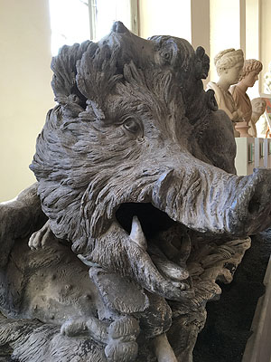 Das Wildschwein, eine Bleiskulptur von Barthélemy Guibal.