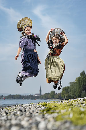 Trachtenmädchen an Ufer des Bodensees. Bildnachweis: Ilja Mess