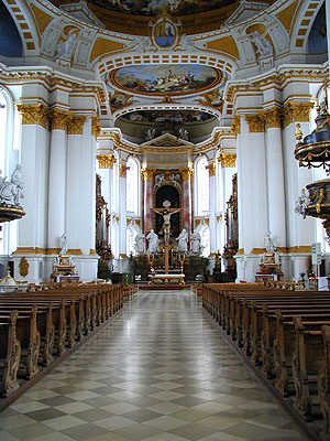 Wiblingen, Inneres der ehemaligen Klosterkirche mit Blick zum Altar