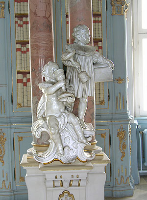 Statuengruppe der Irrlehren: Utraquisten (Hussiten im 15. Jahrhundert, die den Laienkelch im Abendmahl forderten).