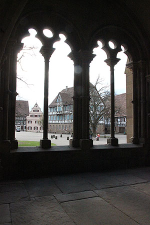 Kloster Maulbronn, Blick aus der Vorhalle ("Paradies") in den Klosterhof