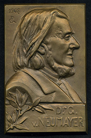 Peter Gelbert: Plakette mit dem Porträt des Geophysikers und Polarforschers Georg von Neumayer (1826-1909): Foto: Museum