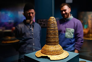 Der goldene Hut von Schifferstadt mit Sonnensymbolen, die als komplexes kalendarisches Zahlenwerk gedeutet werden. © Bernisches Historisches Museum, Bern. Foto: Stefan Wermuth
