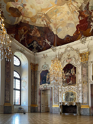 Schloss Bruchsal, Marmorsaal mit den Porträts der fürstbischöflichen Vorgänger. Foto: kulturer.be