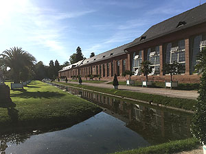 Schlossgarten Schwetzingen, Orangerie mit Orangeriekanal